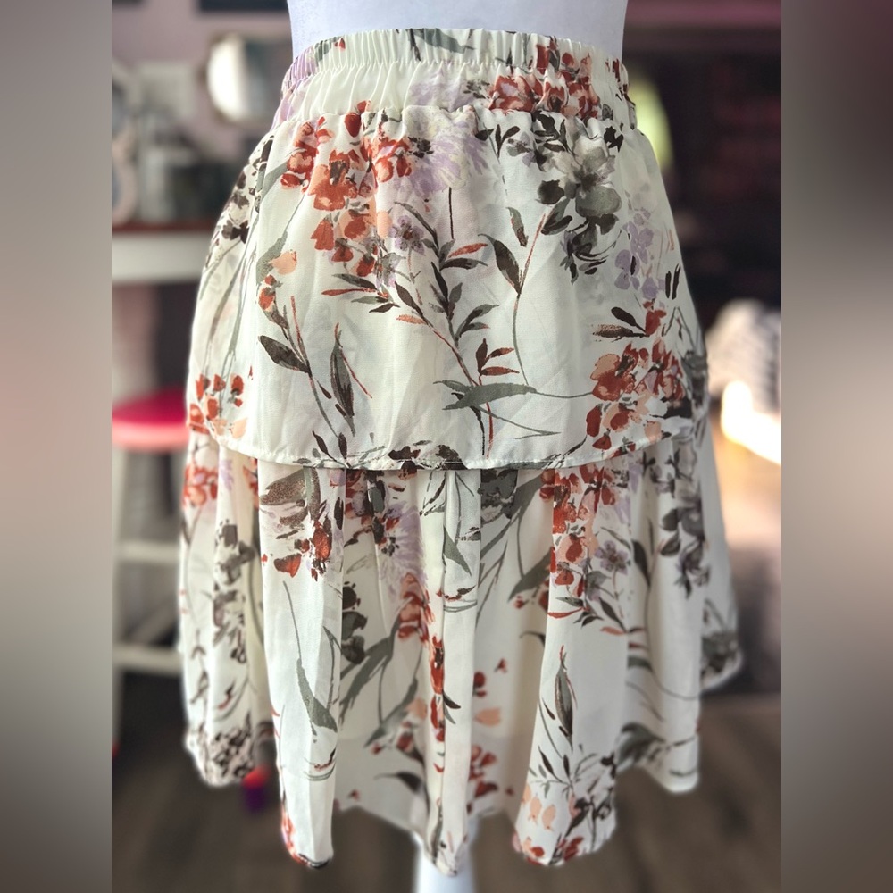 ✨💖HP💖✨ Cream Floral Ruffle Chiffon Skirt from Supply & Demand, NWT
